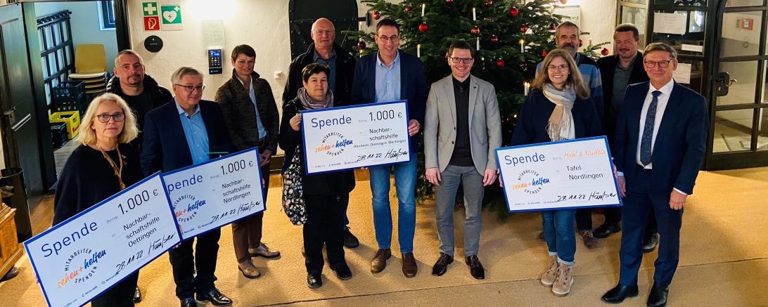 v.l.: Sabine Koloska, Alexander Joas, Werner Luther, Susanne Schaffer, Sieglinde Besel, Hans Engelbrecht (Leiter des Bezirkszentrums Nördlingen/Bopfingen), ODR-Betriebsratsvorsitzender Thorsten Häußer, Oberbürgermeister David Wittner, Susanne Vogl, Helmut Weiß, Klaus Schmidl und Landrat Stefan Rößle.