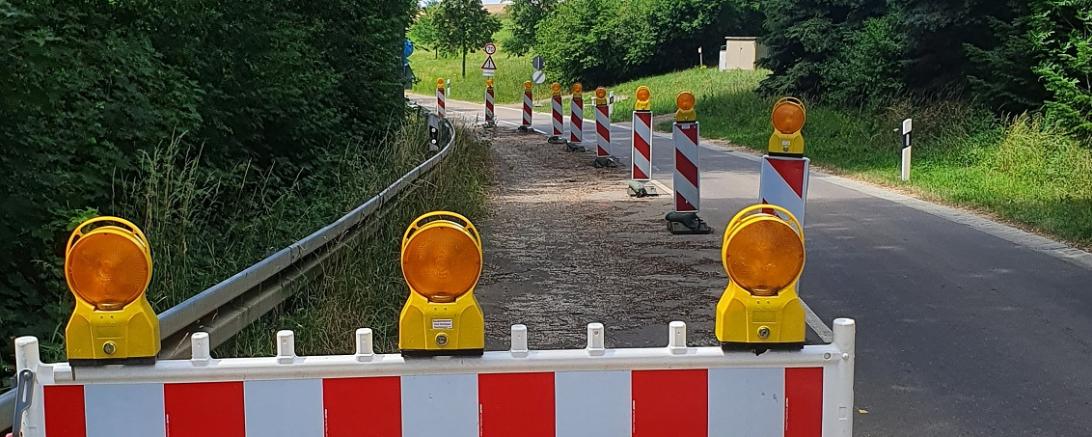 Die Gemeindeverbindungsstraße ist absofort wieder freigegeben.