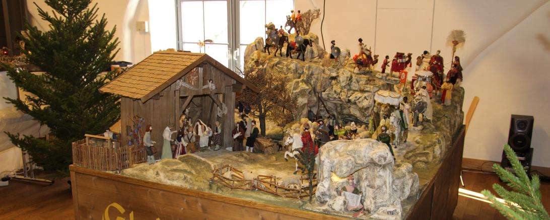 Die Weihnachtskrippe von Maria Stern ist im Altenheim St. Vinzenz ausgestellt.