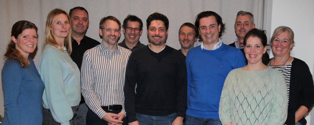 von links: Rike Gassmann, Maxi Katharina Höhn (DE-Beiratsvorsitzende), Ulrich Klieber (DE-Vorsitzender), Christian Schneid, Oliver Böckh, Gerhard Munk (DE-Vorsitzender), Michael Eßmann, Xaver Neureiter, Marcus Prügel, Laura Llorada, Ingeborg Rödel-Klieber  