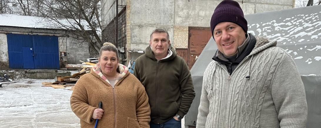 Das Destilla-Partnerunternehmen Factoria aus der Ukraine freut sich über die ersten beiden Stromgeneratoren.