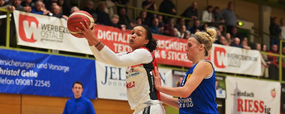 Neuzugang Chelsea Waters bot eine gute Heimpremiere beim Sieg ihrer neuen Mannschaft gegen Marburg.