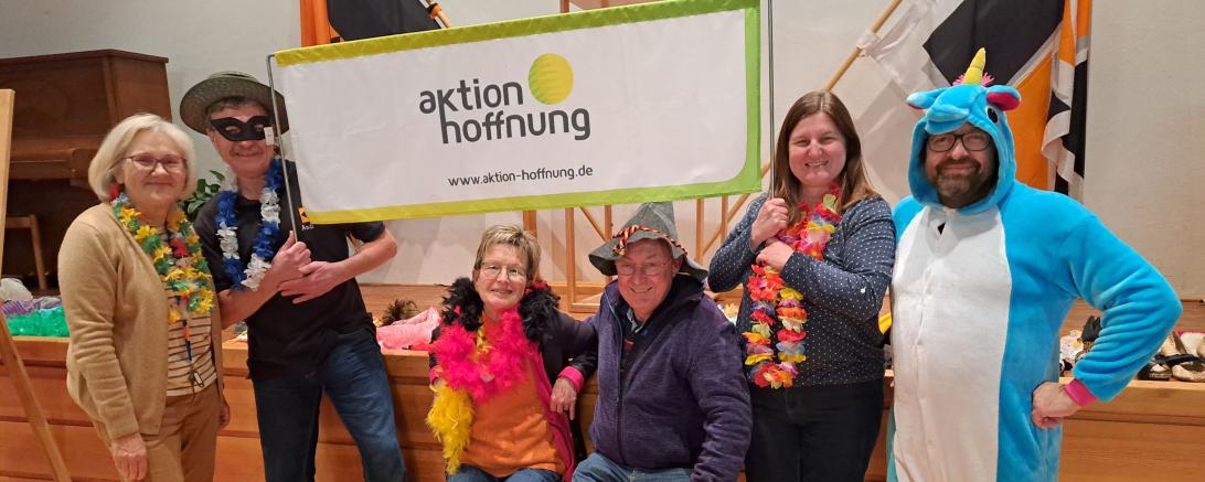 Das ehrenamtliche Team der Kolpingsfamilie mit Doris Ritter, Andreas Hederer, Erika und Josef Deißler, Diana Ihm und Stefan Heinrich freut sich über den erfolgreichen Faschingsmarkt.