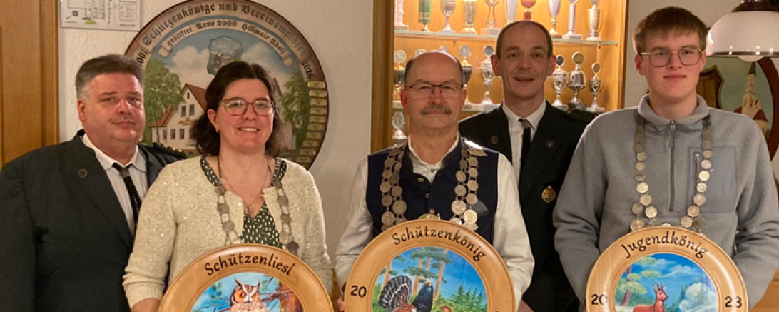 v.l.n.r: 1. Schützenmeister Armin Durner, Ramona Ziegelmeir, Peter Nier, 1. Sportwart Matthias Herb, Johannes Hofer
