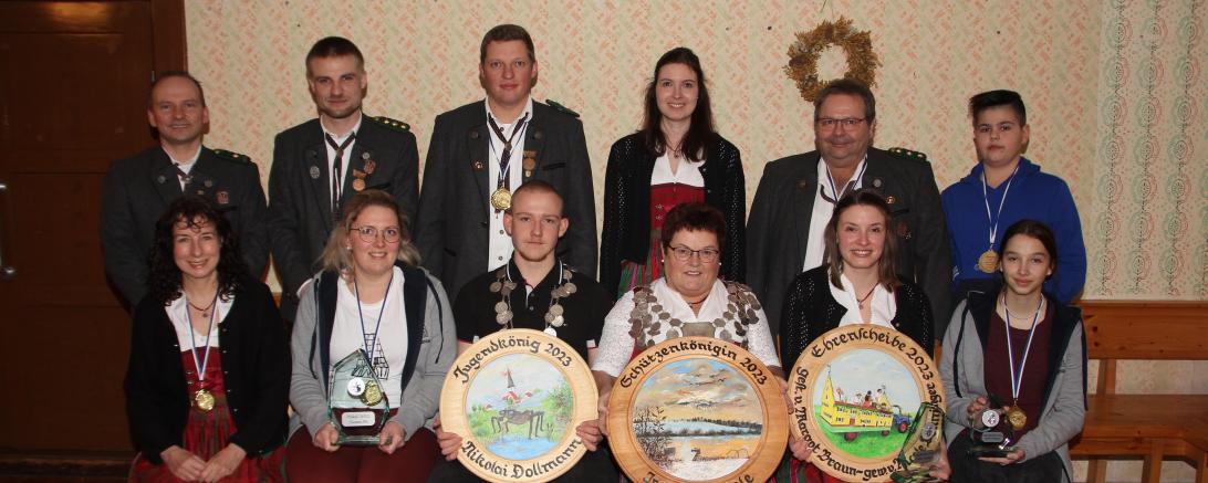 im Bild ist die Königsfeier 2023 der Albuchschützen Schmähingen