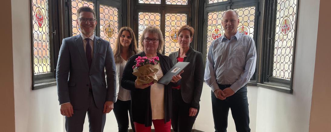 In der Bundesstube des Nördlinger Rathauses verabschiedete Oberbürgermeister David Wittner Rosemarie Brückel nach über 30 Jahren Dienstzeit bei der Stadt Nördlingen in den Ruhestand.