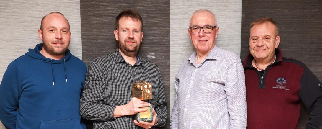 Auf dem Foto von links nach rechts: Marco Kienzle (Platz 3), Michael Walter (Fotograf des Jahres), Heinrich Seiler (Platz 2) Thomas Schneid (1.Vorsitzender).