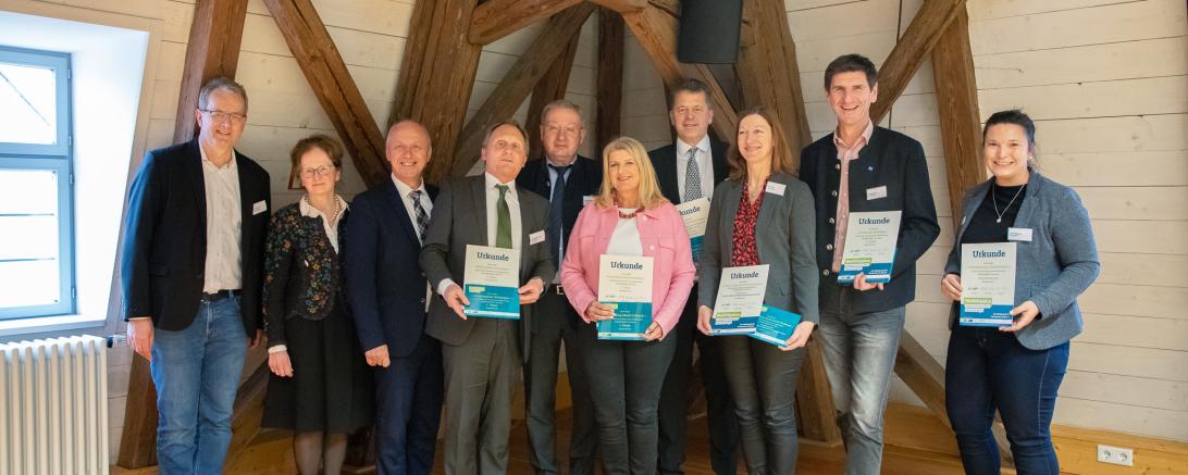 Rita Ortler übernahm bei der Preisverleihung den Sonderpreis für die Nördlinger Kneipp-Anlage.