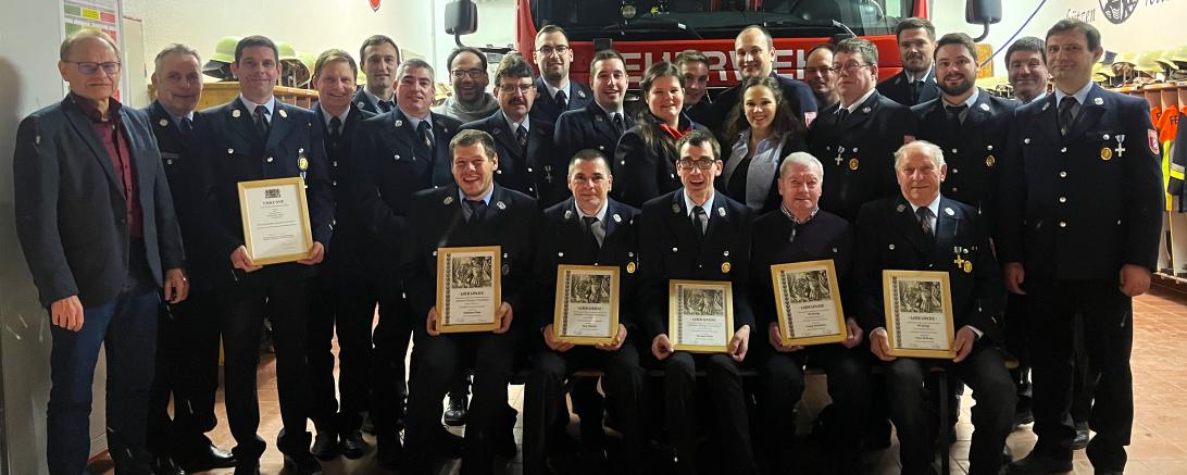 v.l.n.r: (stehend) Franz Stimpfle, Klaus Schwager, Christoph Mayer, Tobias Brandl, Christian Kotz, Harald Steinheber, Lukas Stimpfle, Wolfgang Friedel, Maximilian Hofmann, Lukas Seitz, Nadine Brantl, Florian Steinmeyer, Georg Götz, Annika Schüler, Matthias Baur, Stefan Hager, Christoph Götz, Fabian Kotz, Franz Ostermeyer und Thorsten Ziegler, (sitzend) Sebastian Haas, Paul Mielich, Michael Hach, Georg Steinheber und Vitus Wolf. 