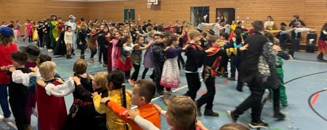 Grundschulfasching an der Leonhart-Fuchs-Mittelschule 
