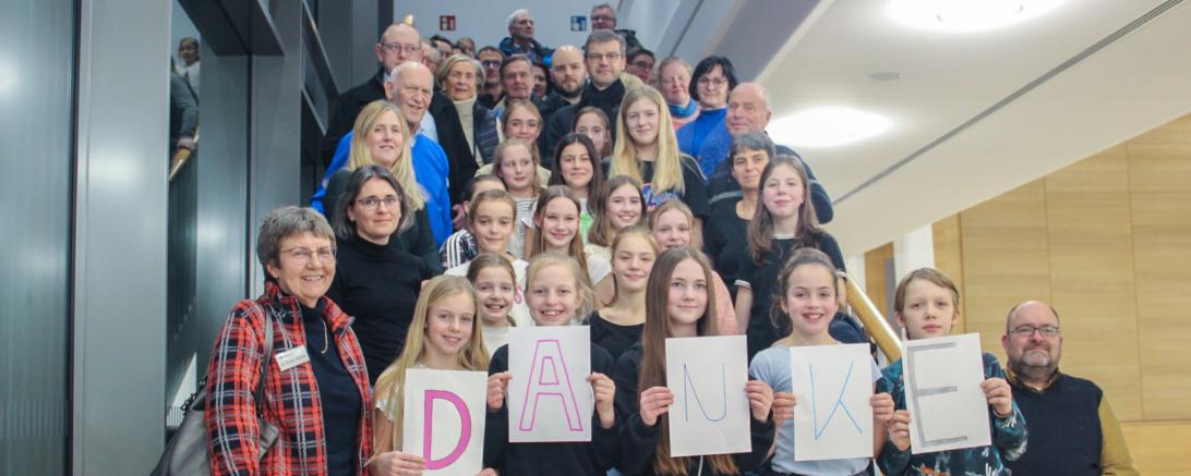 Dr. Renate Rachidi (von links) und die gesamte Schulfamilie bedanken sich bei den Förderern und Sponsoren des Theodor-Heuss-Gymnasiums Nördlingen. 
