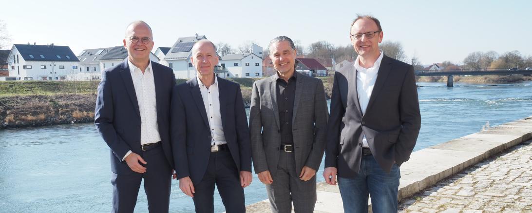 Personen von links: Richard Paul (Vorsitzender der Geschäftsführung), Werner Möritz (Geschäftsführer operativ), Jürgen Traut (Geschäftsführer Interner Service), Norbert Gehring (zukünftiger Geschäftsführer operativ)