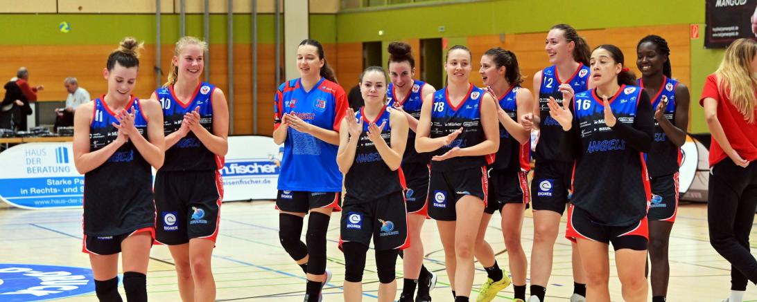 Die Eigner Angels jubeln gemeinsam nach einem gewonnenen Spiel.