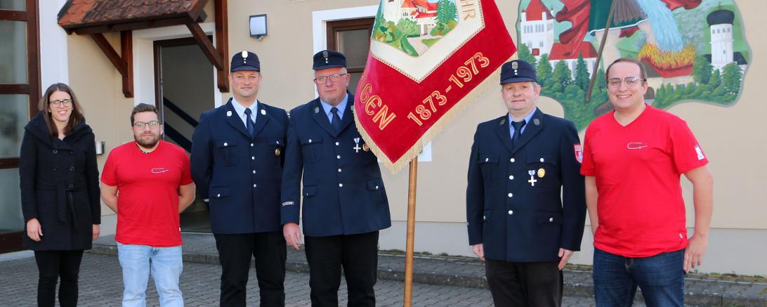 (von links) Lisa Wurm (Raiffeisen-Volksbank Ries) mit Mitgliedern der FFW Fremdingen und Organisatoren der Jubiläumsfeier im Juni: Andreas Stempfle (Schriftführer), Kommandant Erich Meyr, Fähnrich Jürgen Zieher, 1. Vorstand Jürgen Neureiter und Timo Schneider (Vorsitzender des Festausschusses) 