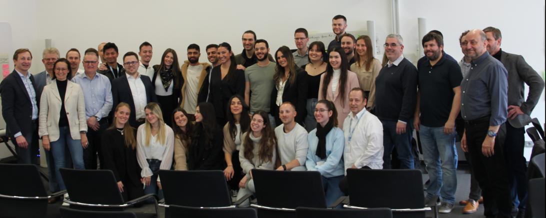 Bei einem Woorkshop der Geda GmbH, kamen Studenten zusammen, um sich mit dem Design Thinking auseinander zu setzen.