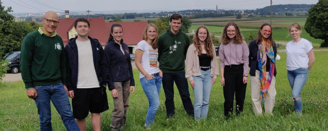 Die ehemaligen „FÖJ’ler“ des Geoparks Ries beim Treffen „10 Jahre FÖJ beim Geopark Ries“.