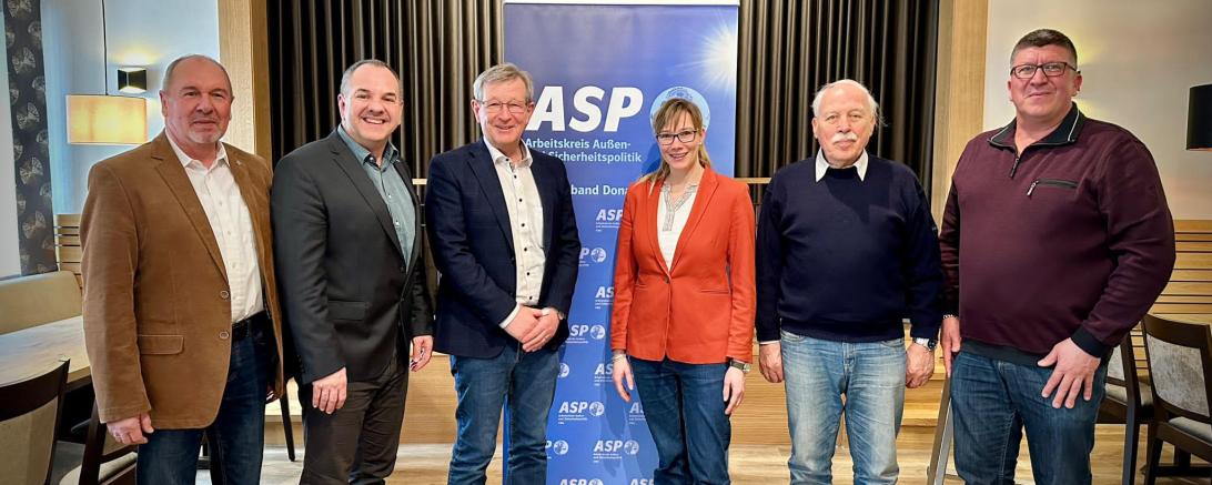 Erich Reichenmeier, Karl Scherlin, Peter Schiele, Maximiliane Böckh, Dr. Wolfgang Roschach und Alfred Fischer bei der Hauptversammlung der ASP.