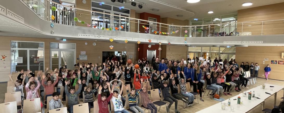 Bild der Pressekonferenz in der Aula