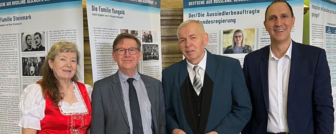 Landrat Stefan Rößle eröffnete die Ausstellung „Deutsche aus Russland. Geschichte und Gegenwart“.