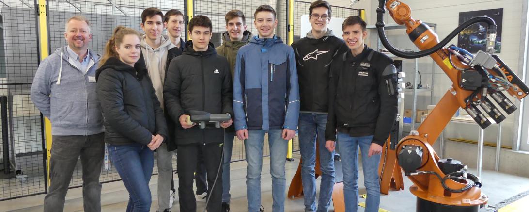 Schüler:innen aus dem Donau-Ries informieren sich über Arbeits- und Studienalltag im TCW Nördlingen und am Hochschulzentrum Donau-Ries Foto