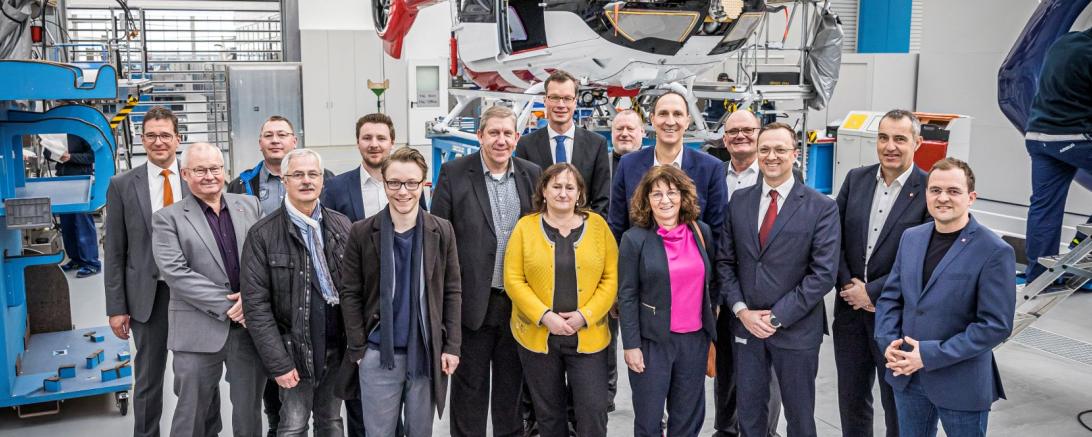 Die SPD-Bundestagsabgeordneten waren von ihrem Besuch bei Airbus Helicopters sehr begeistert.