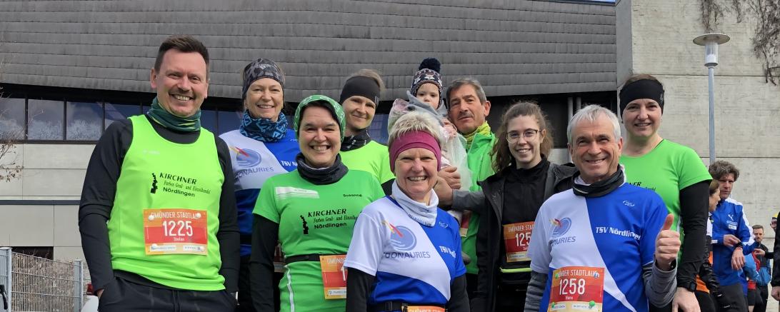 Stefan Kirchner, Brigitte Radajewski, Susanne Vierkorn, Ulrike Schönmüller, Anneliese Zinke, Klaus Wurscher mit Enkel, Selina Graf, Hans Niederhuber und Birgit Minder beim 37. Gmünder Stadtlauf.