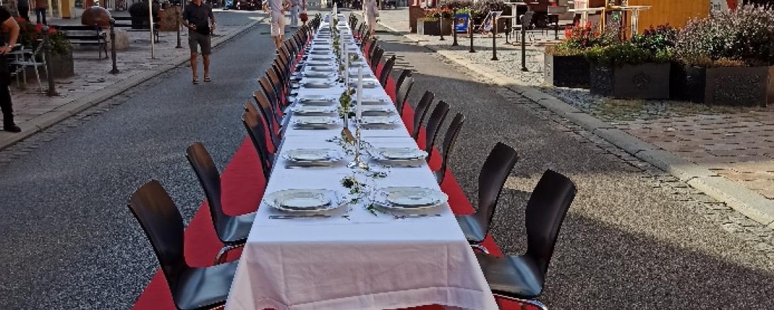 Weißes Picknick in der Reichsstraße 2022