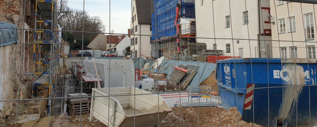 Das Bild zeigt die Baustelle am Hotel Krone in Oettingen.