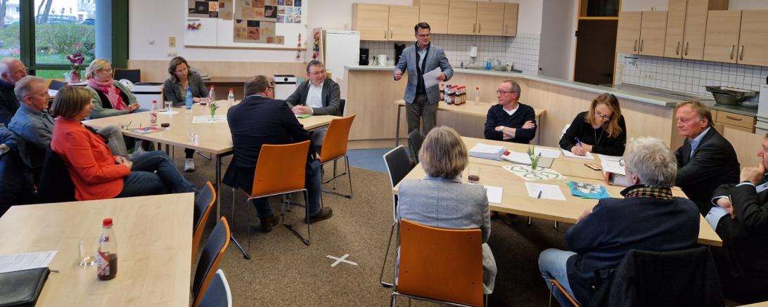 Das Bild zeigt die Versammlung des Fördervereins