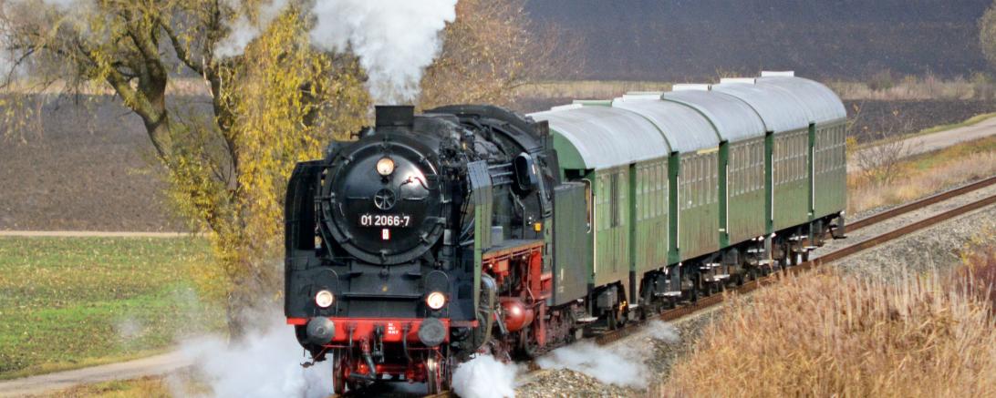 Dampfzug des Bayerischen Eisenbahnmuseums aus Nördlingen 