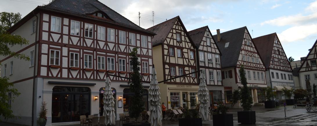 Das Bild zeigt die Krone in Oettingen