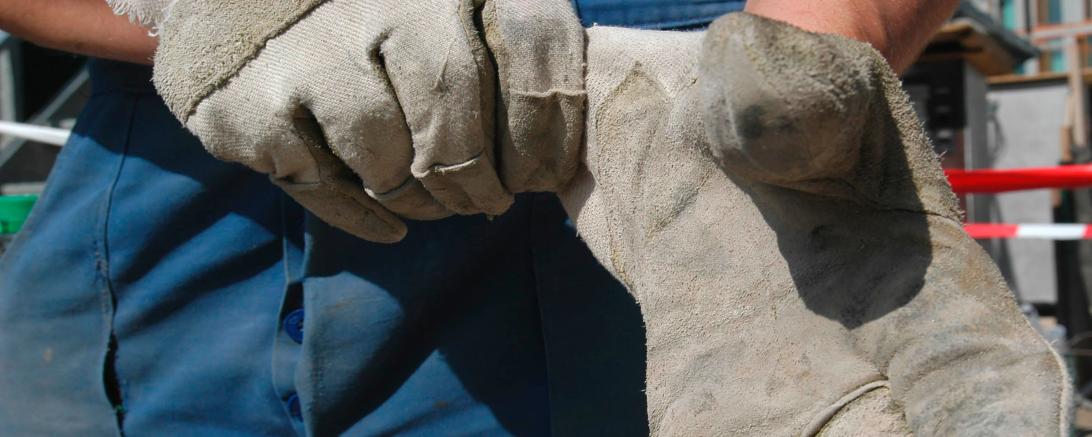 Handschuh auf dem Bau IG Bau 