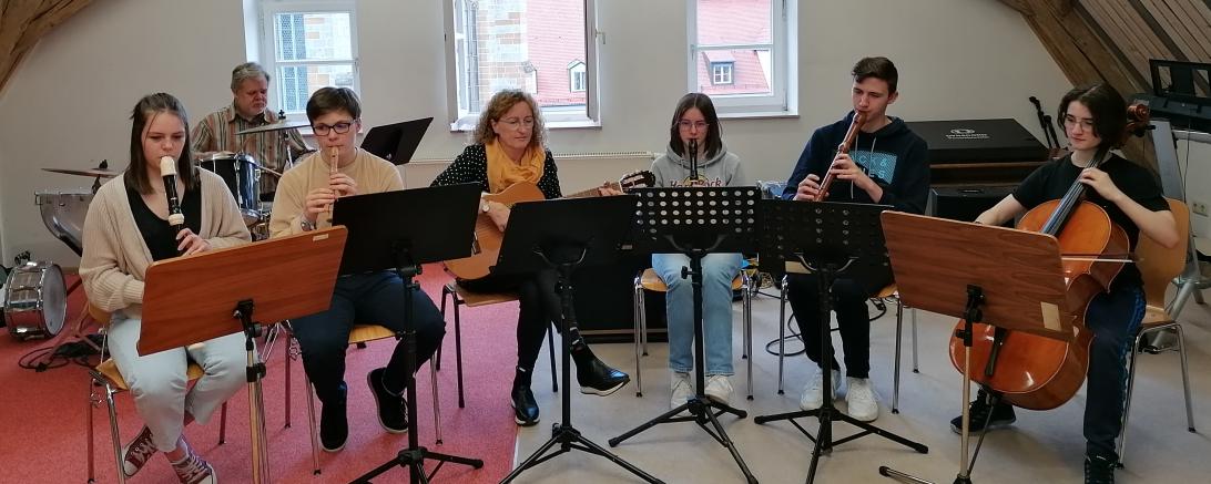 Blockflötenensemble Pfiffikus der Rieser Musikschule unter der Leitung von Elke Moll.