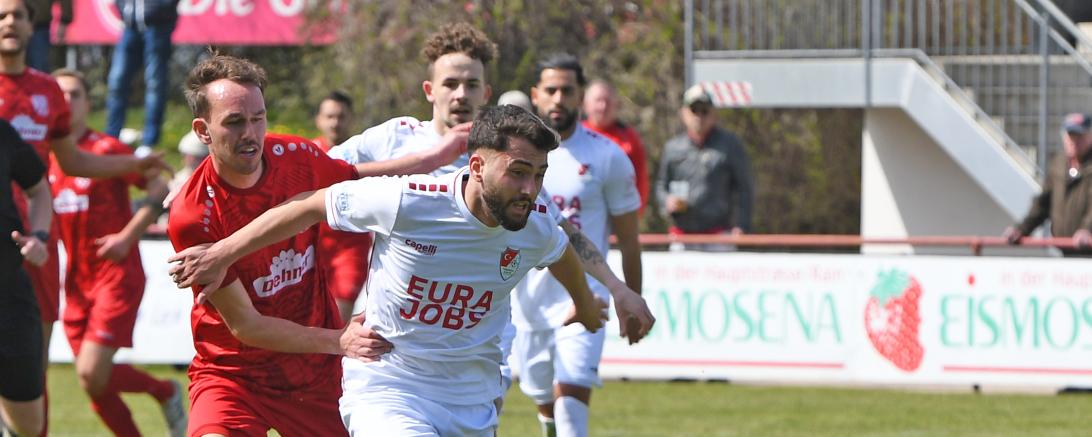 Laurin Bischofberger im Zweikampf.