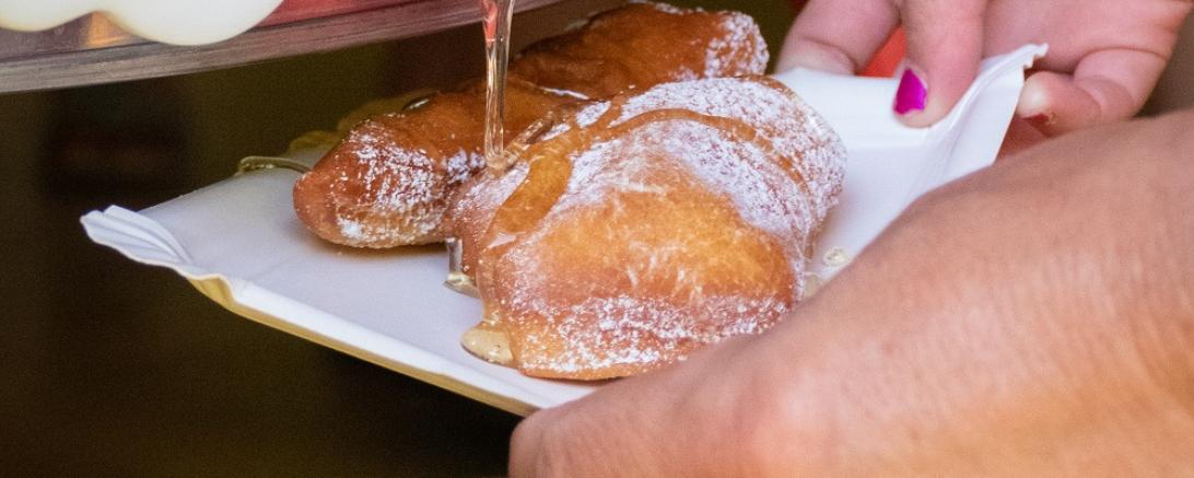 Frischgeschleudeter Honig am Aktionswochenende "Bienen und Imkerei".