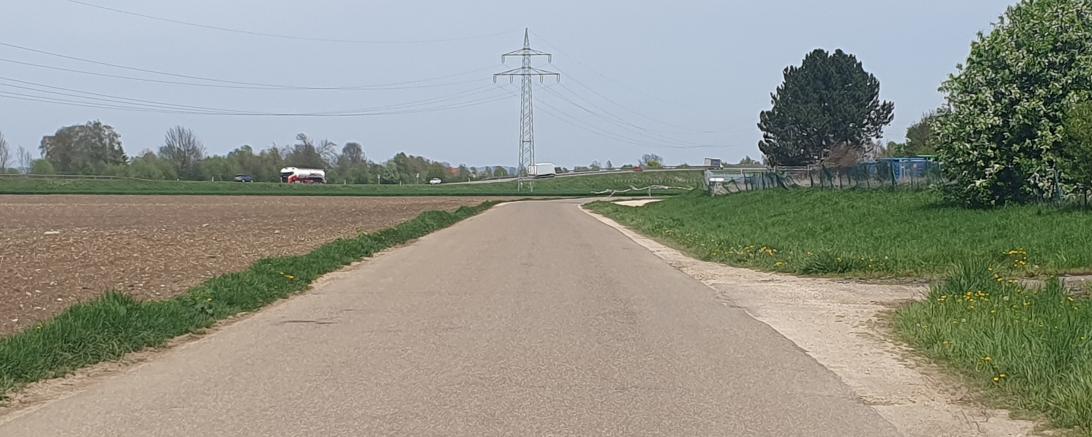 Die Straße „Aumühle“ wird im Bereich des neuen Recyclinghof bis zur Ein- und Ausfahrt auf 6 m verbreitert. 