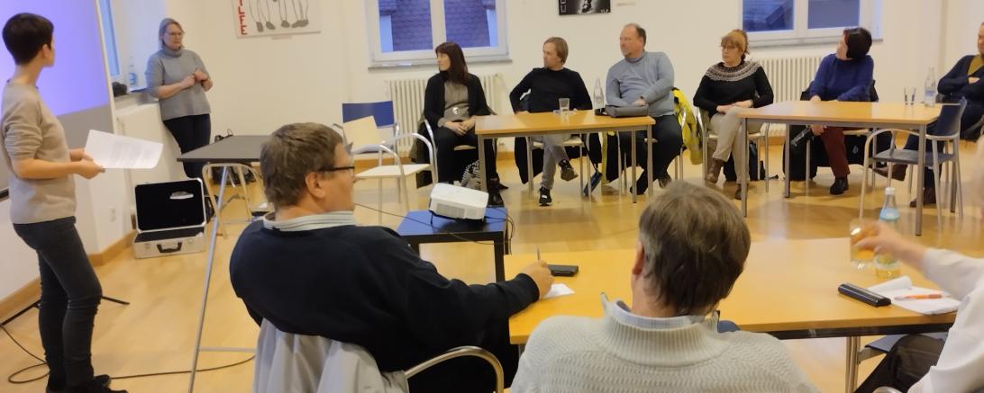 Treffen der Digitallotsen in der Stadtbibliothek