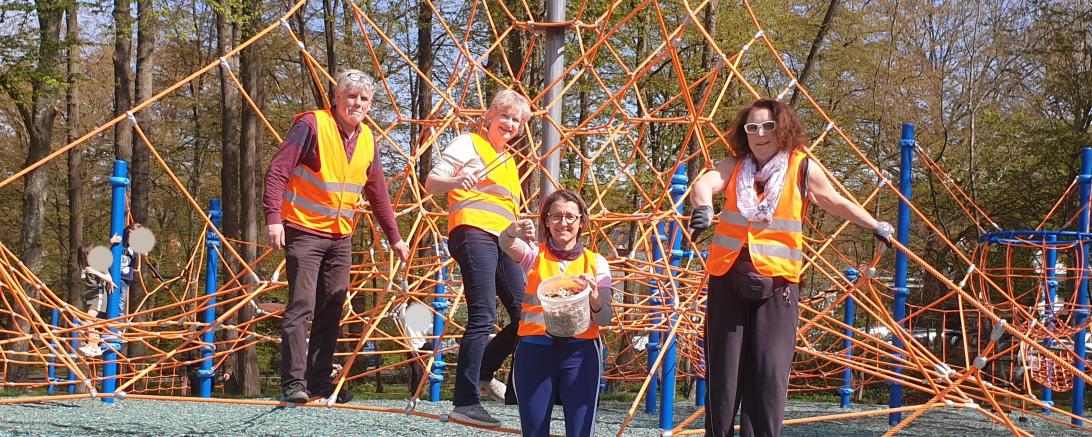 Die Plogging Gruppe am Tag der Erde.