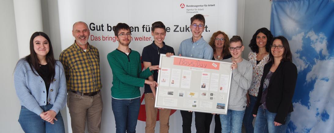 Bei einer Rally durch die Agentur für Arbeit in Donauwörth konnten die unterschiedlichen Arbeitsbereiche kennengelernt werden.