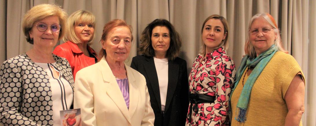 Die Vorstandschaft v.l.n.r: Ursula Kneißl-Eder, Traudi Kappeler, Heidemarie Altstetter, Karin Mener, Julia Frey und Maja Pauer. Nicht auf dem Bild: Evelin Peeters-Dehlau