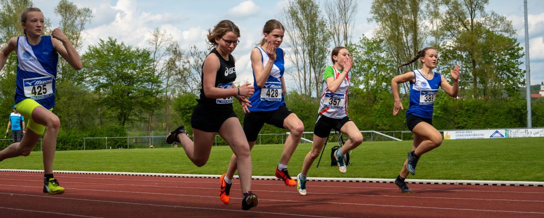 Viktoria Zajitschek (Nummer 428) über 75m