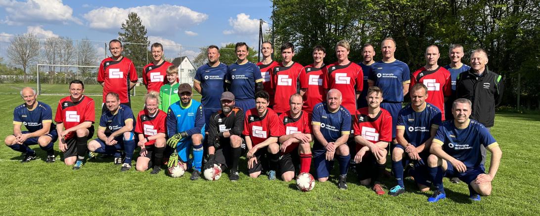 Donauwörther Mondspritzer in blau und das Team Grenzebach in rot