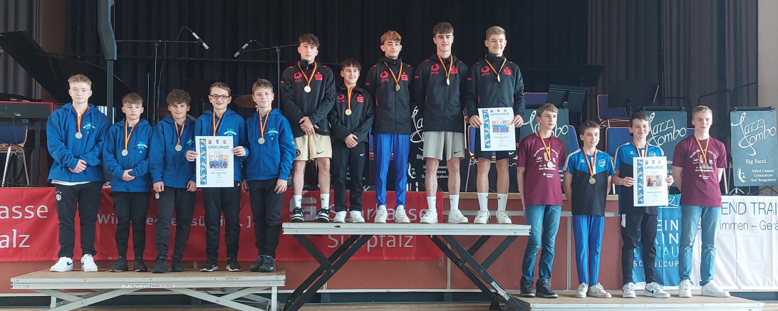 Stolz nahmen (von links) Alexander Kuhn, Henri Hahn, Max Agne, Georg Kirner und Ben Kirchenbaur bei der Siegerehrung Silbermedaillen und Urkunde entgegen. 