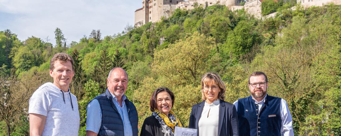 Das Bild zeigt von links nach rechts: Walter Beck, Erich Reichenmeier, Rosmarie Schweyer, Anke Drukewitz und Wolfgang Stolz. 