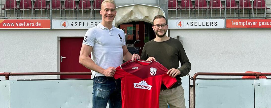 Gabriel Hasenbichler (links) mit Abteilungsleiter Michael Haid.