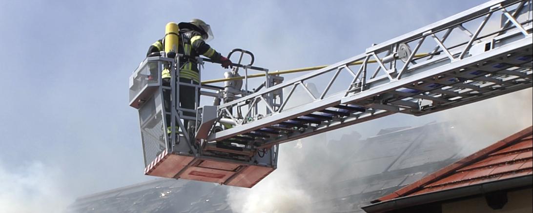 In Oettingen geriet der Dachstuhl eines Hauses in Brand. 
