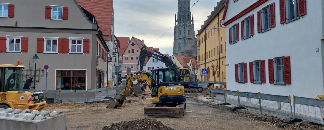 Die aktuell größte Straßenbaustelle „Neugestaltung Gerd-Müller-Platz“ ist u.a. auf der Baustellen-Informationsseite aufgeführt.