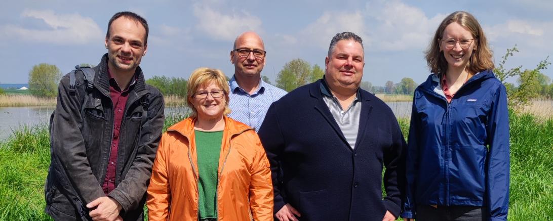 v.l.n.r.: Constantin Jahn (Direktkandidat für die Landtagswahl Stimmkreis Augsburg-Land,Dillingen), Roswitha Stöpfel (Stadträtin Gundelfingen), Bernd Lerch (Labor- und Prüfstellenleitung Fetzer Beton), Alexander Fetzer (Geschäftsführer Fetzer Beton), Eva Lettenbauer (Landtagsabgeordnete). 