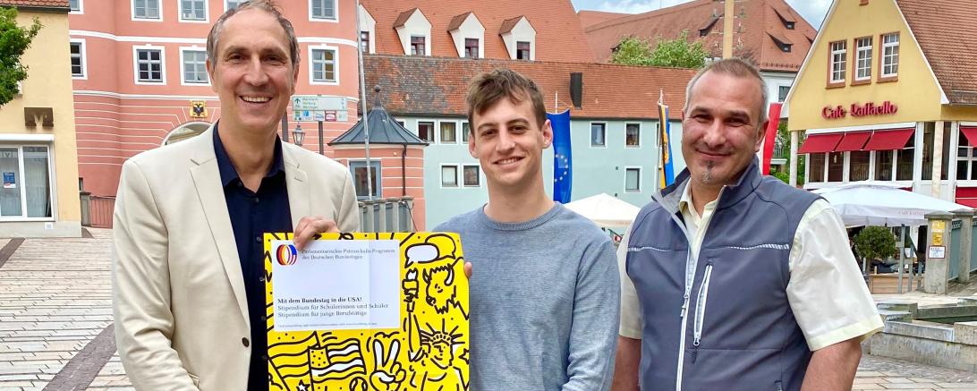 Christoph Schmid, Gabriel Sullivan und Gastvater Johannes Konle werben für das PPP.