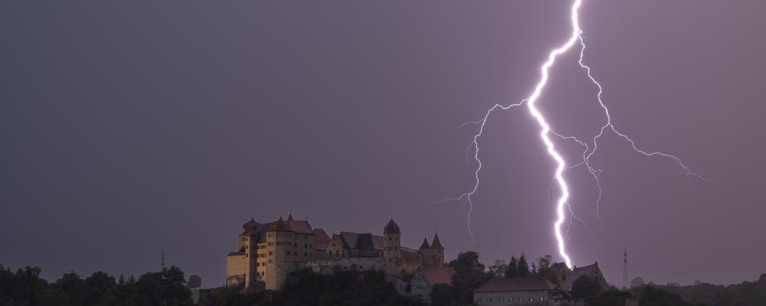 In den vergangenen Tagen kam es im Landkreis immer wieder zu heftigen Gewittern, wie hier am Dienstagabend bei Harburg. 